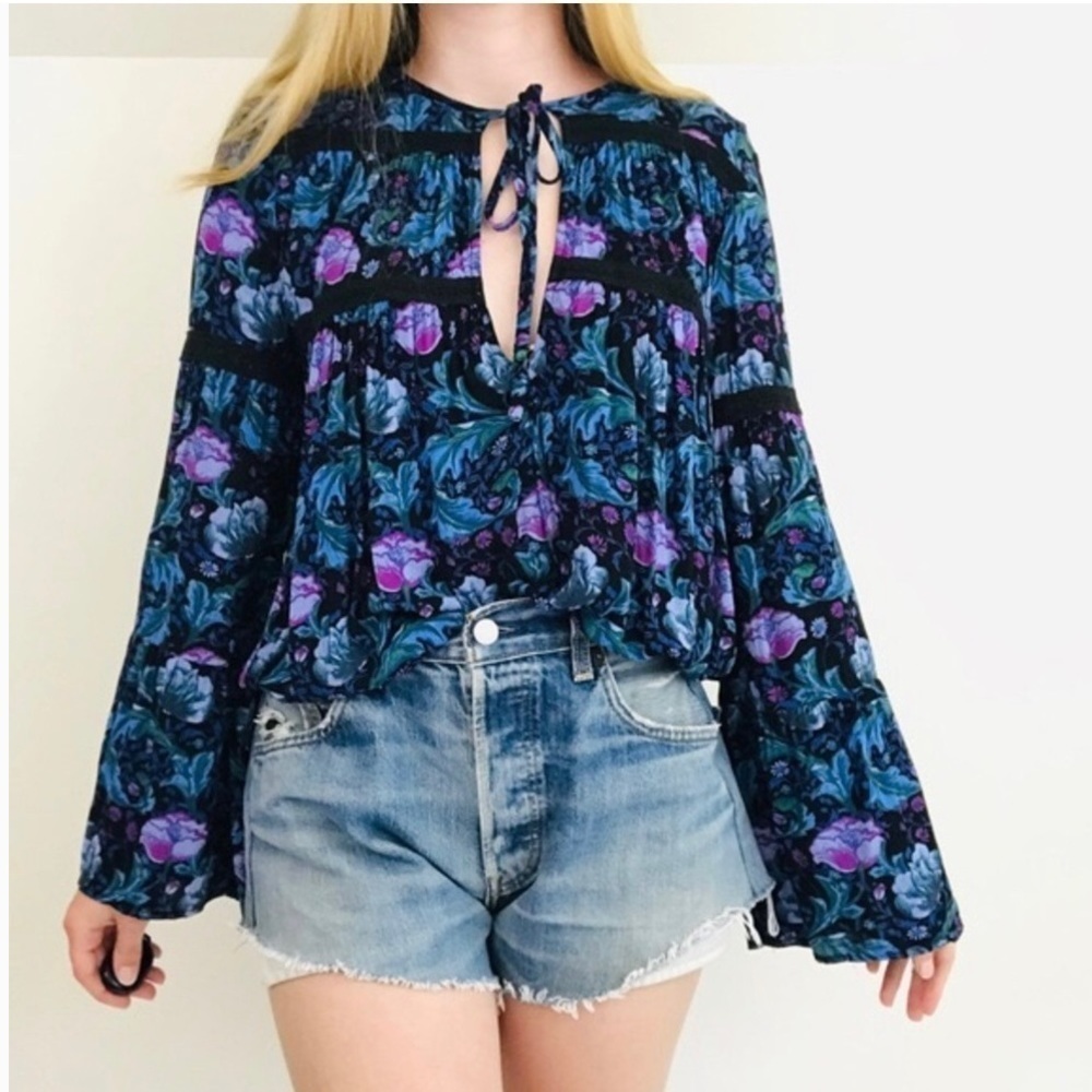 Kimchi Blue blouse UO Urban Outfitters floral print bell sleeve boho gypsy top